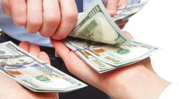 تحديثات الصرف.. سعر الدولار مقابل الجنيه المصري في البنوك قبل بدء التعاملات